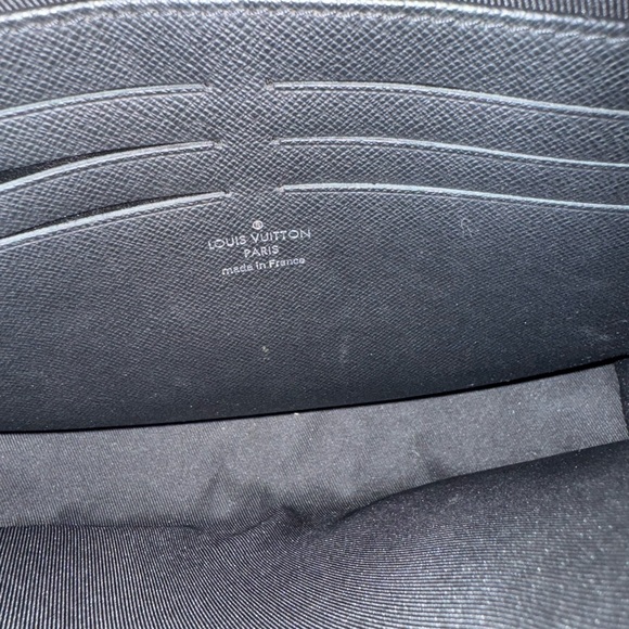 Louis Vuitton Black Pochette Monogram Men's Bag - Picture 8 of 9